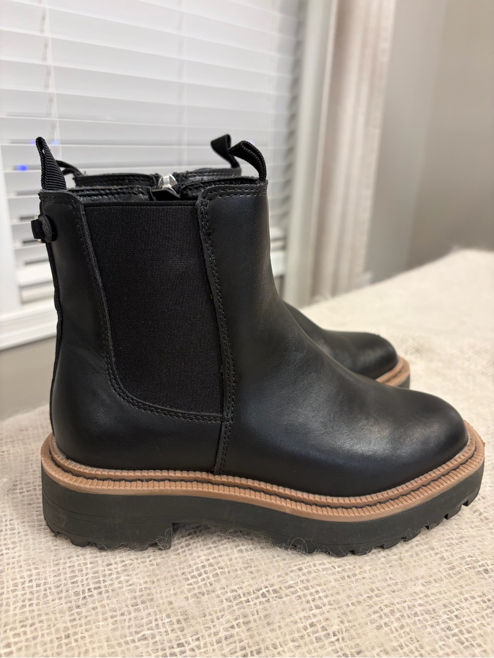 Sam Edelman KIDS' LAGUNA black CHELSEA BOOT size 1
